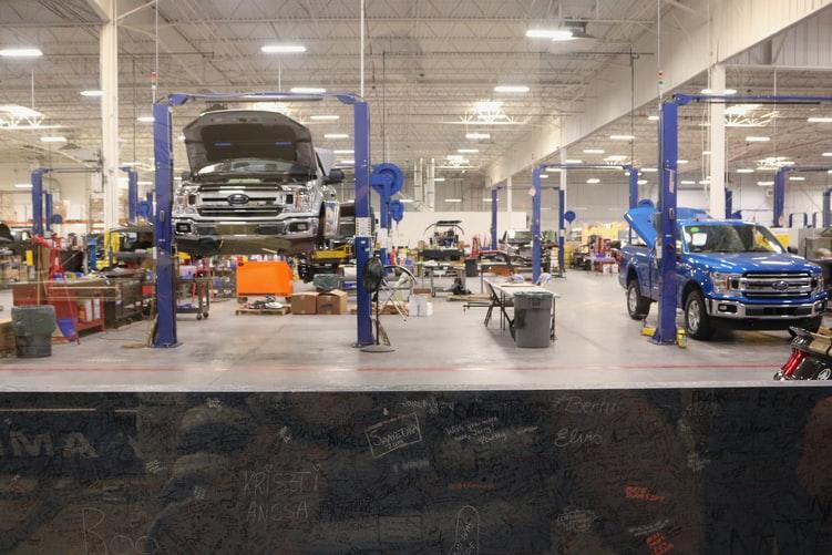 6 Common Applications of Robots In the Automotive Industry 6 Common Applications of Robots In the Automotive Industry