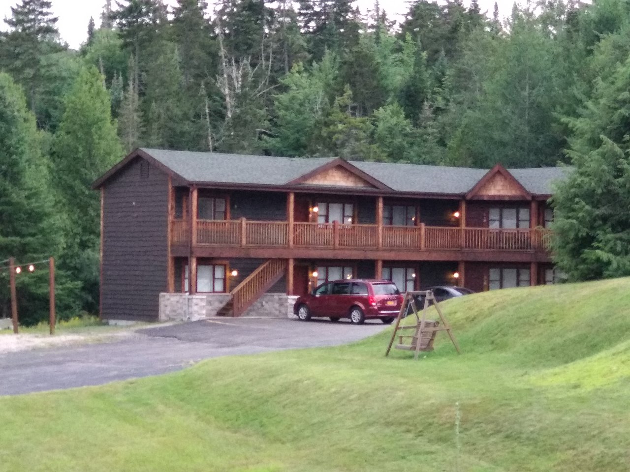 Hydrotherapy in the Woods: Relaxing and Therapeutic Vacation in Lake Placid Cabins